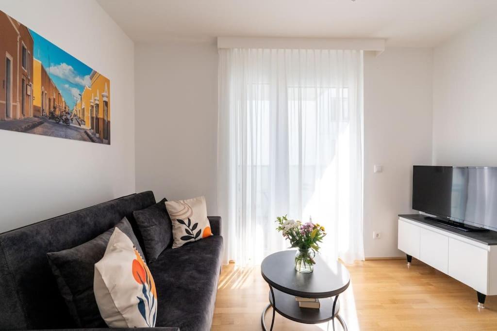 Sunny 1Br Home With Balcony By Hm Βιέννη Εξωτερικό φωτογραφία